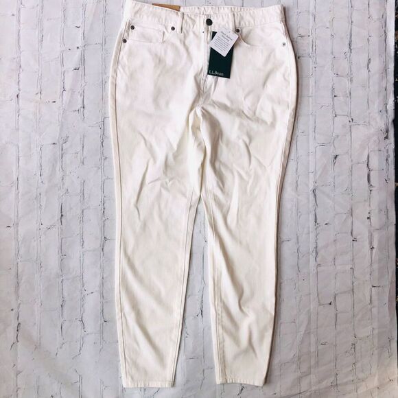 NWT Womens Size 12P LL Bean Classic Fit Comfort Knit Denim Jeans - Picture 1 of 7